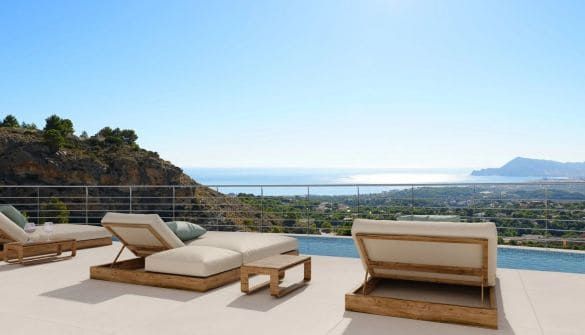 Chalet with pool for sale in Altea