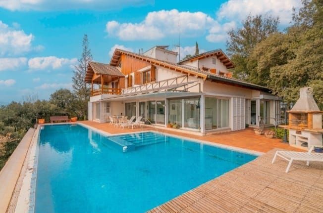 Villa i Sant Fruitós de Bages, Urbanització Pineda de Bages, salg