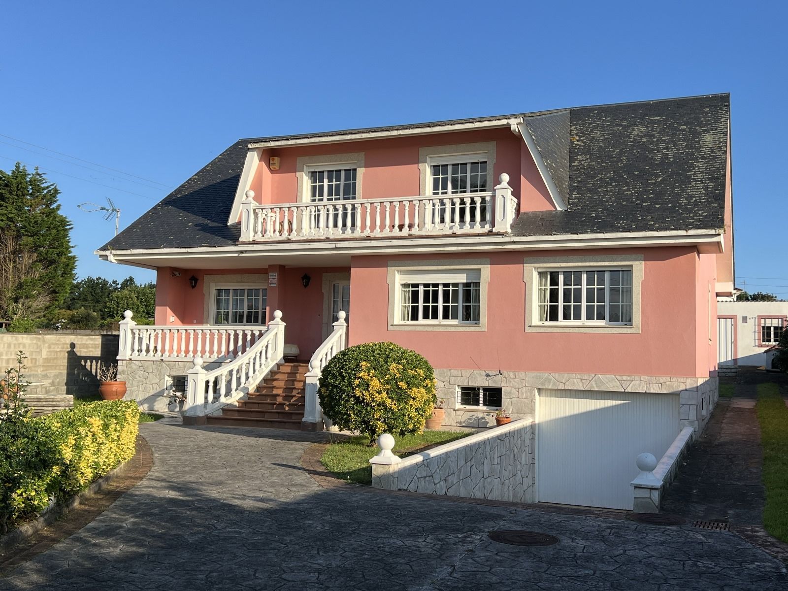 Villa in Foz, for sale