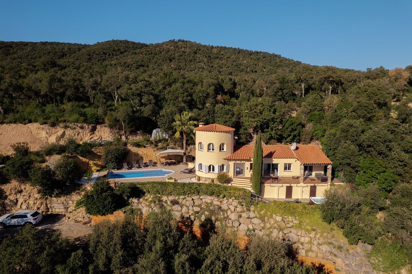 Descubre la vida en la Costa Brava: Casas de ensueño a la venta