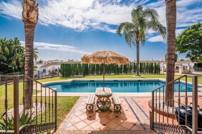Villa in Benahavís, Paraiso Alto, for sale