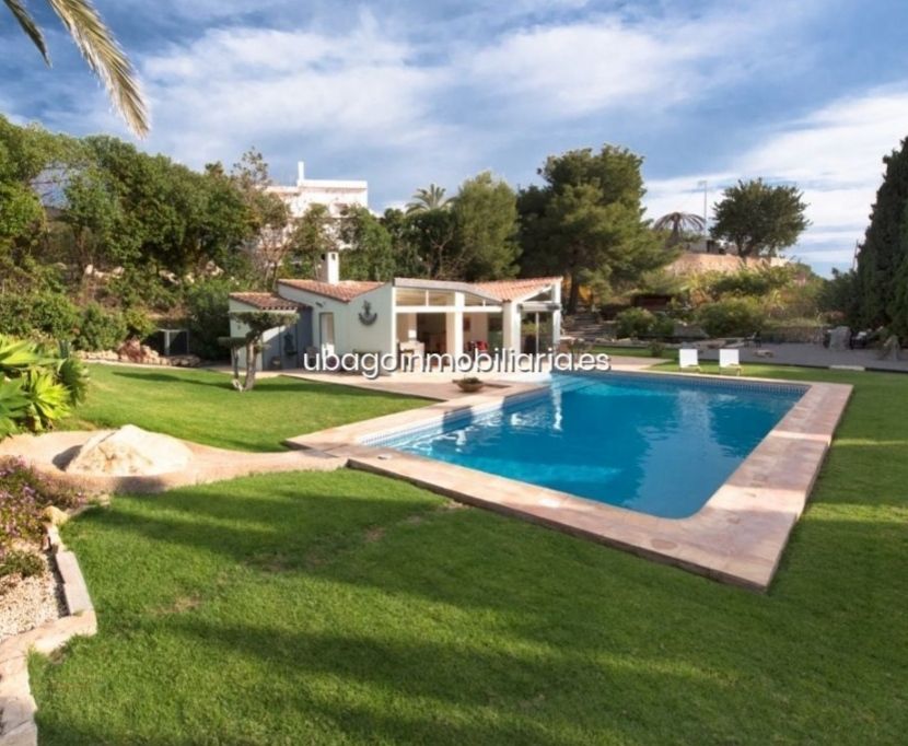 Villa en Venta a través de Inmobiliaria UBAGO