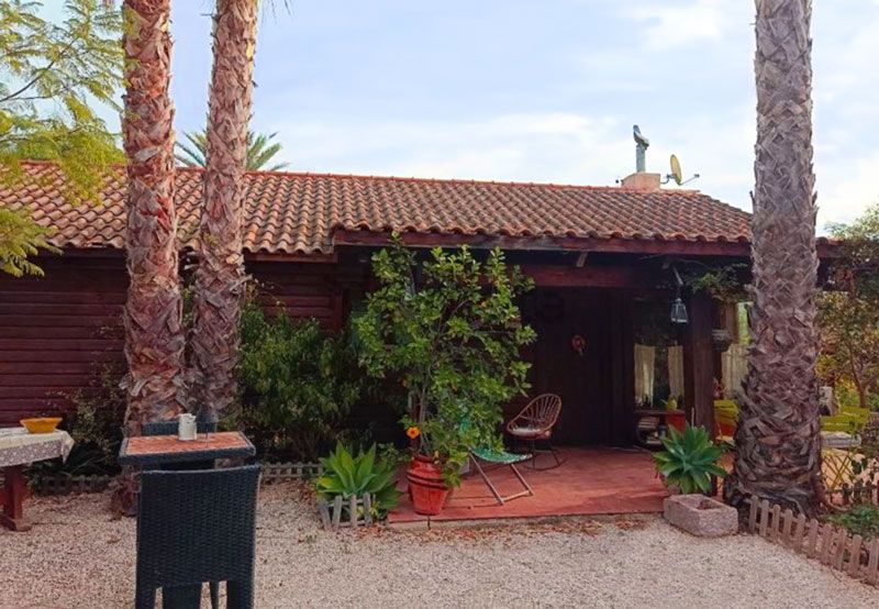 Encantadora casa de madera con limoneros y naturaleza en una Finca Segura de 15,000 m2
