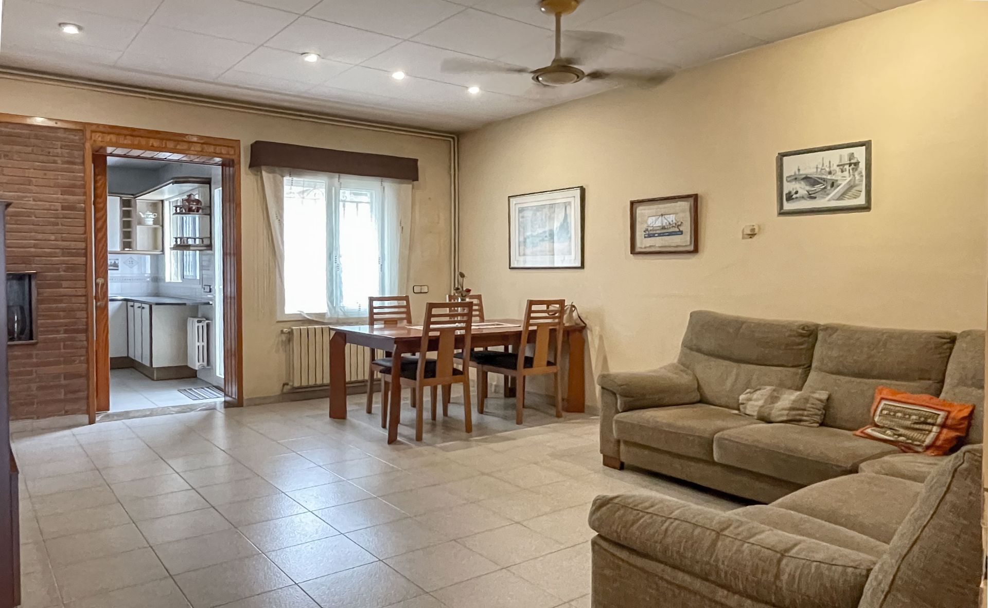 Casa adosada en Sant Boi de Llobregat, Centre, venta