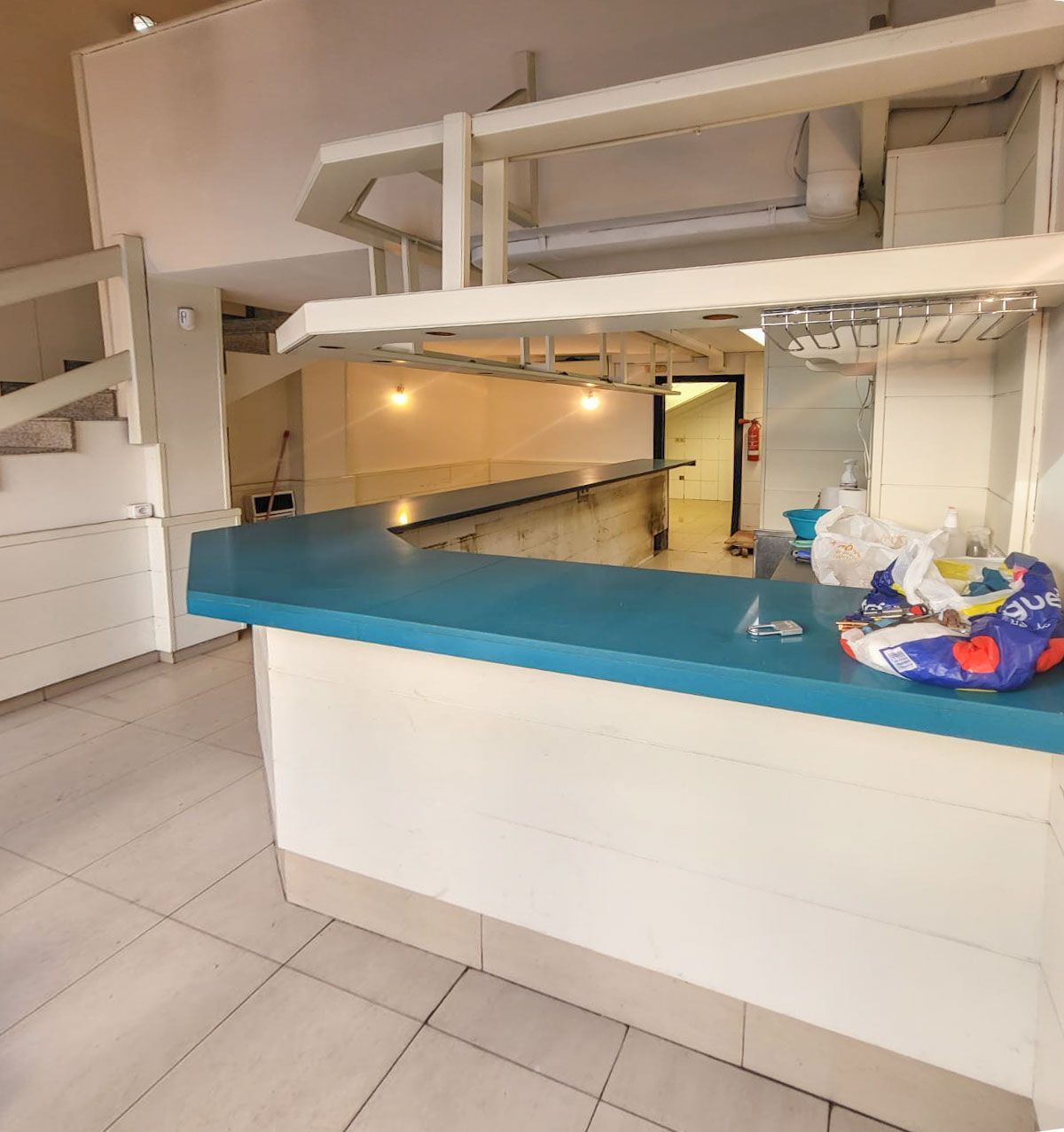 Local comercial en Sant Boi de Llobregat, Pza. Cataluña, alquiler