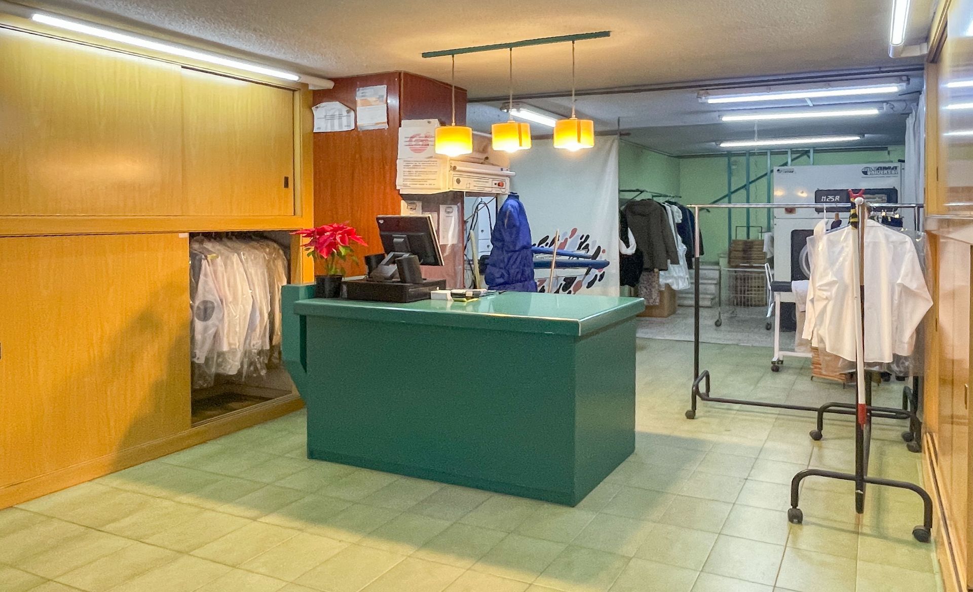 Local comercial en Sant Boi de Llobregat, marianao, venta