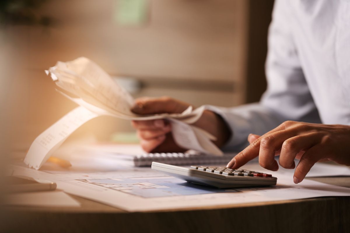 КАКИЕ НАЛОГИ ПЛАТЯТ ПОКУПАТЕЛЬ И ПРОДАВЕЦ ПРИ ЗАКЛЮЧЕНИИ СДЕЛКИ КУПЛИ-ПРОДАЖИ В ИСПАНИИ