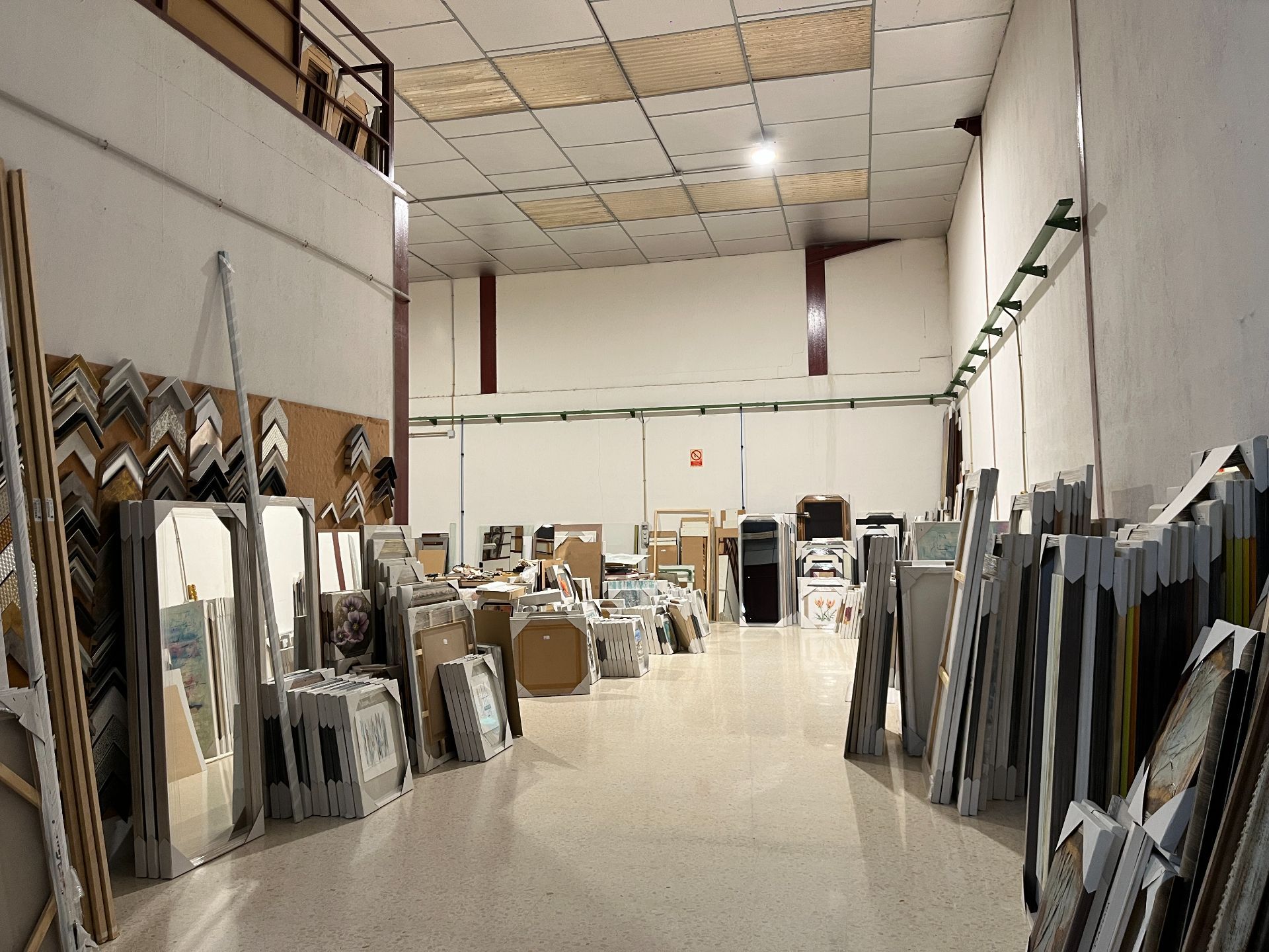 Lagerbygning i Ontinyent, salg