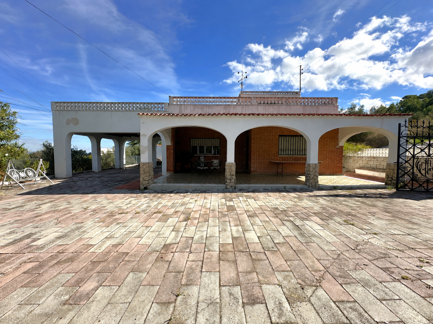 Villa i Ontinyent, Instituto - Farola, salg