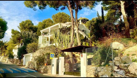 Luxe villa in La Herradura, te koop