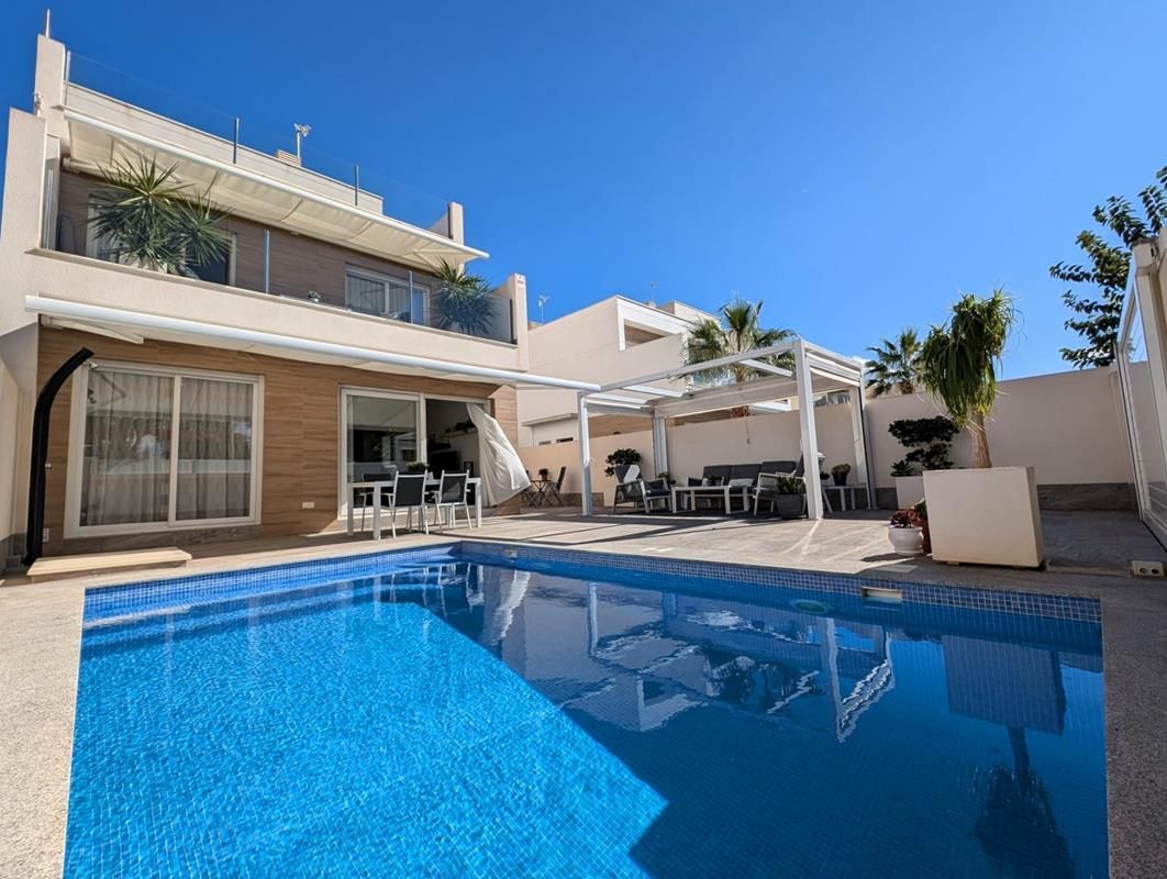 Villa in Pilar de la Horadada, Pilar de la Horadada, for sale