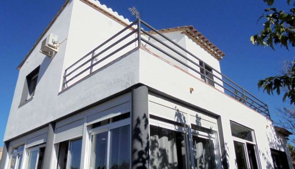 Villa in Garriguella, verkauf