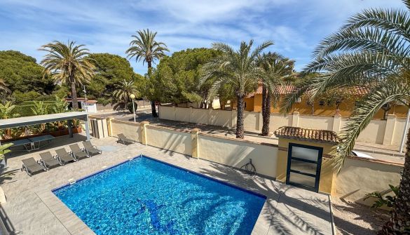 Villa in Cabo Roig, te huur