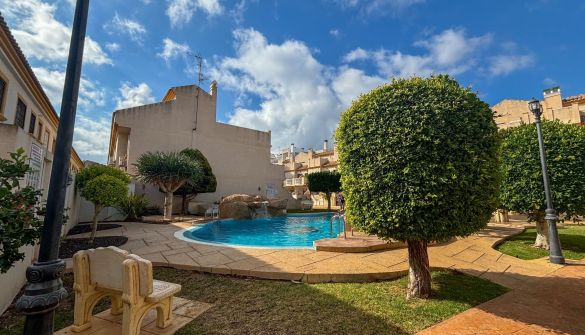 Casa adosada en Cabo Roig, alquiler