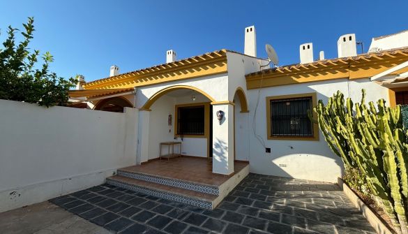 Casa adosada en Torre de la Horadada, alquiler