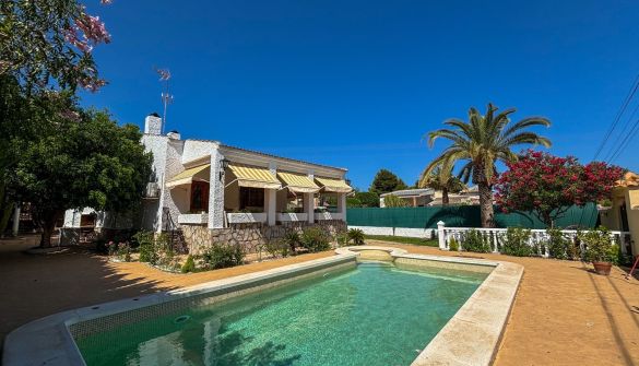 Villa in Torrevieja, Torrevieja Centro, for rent