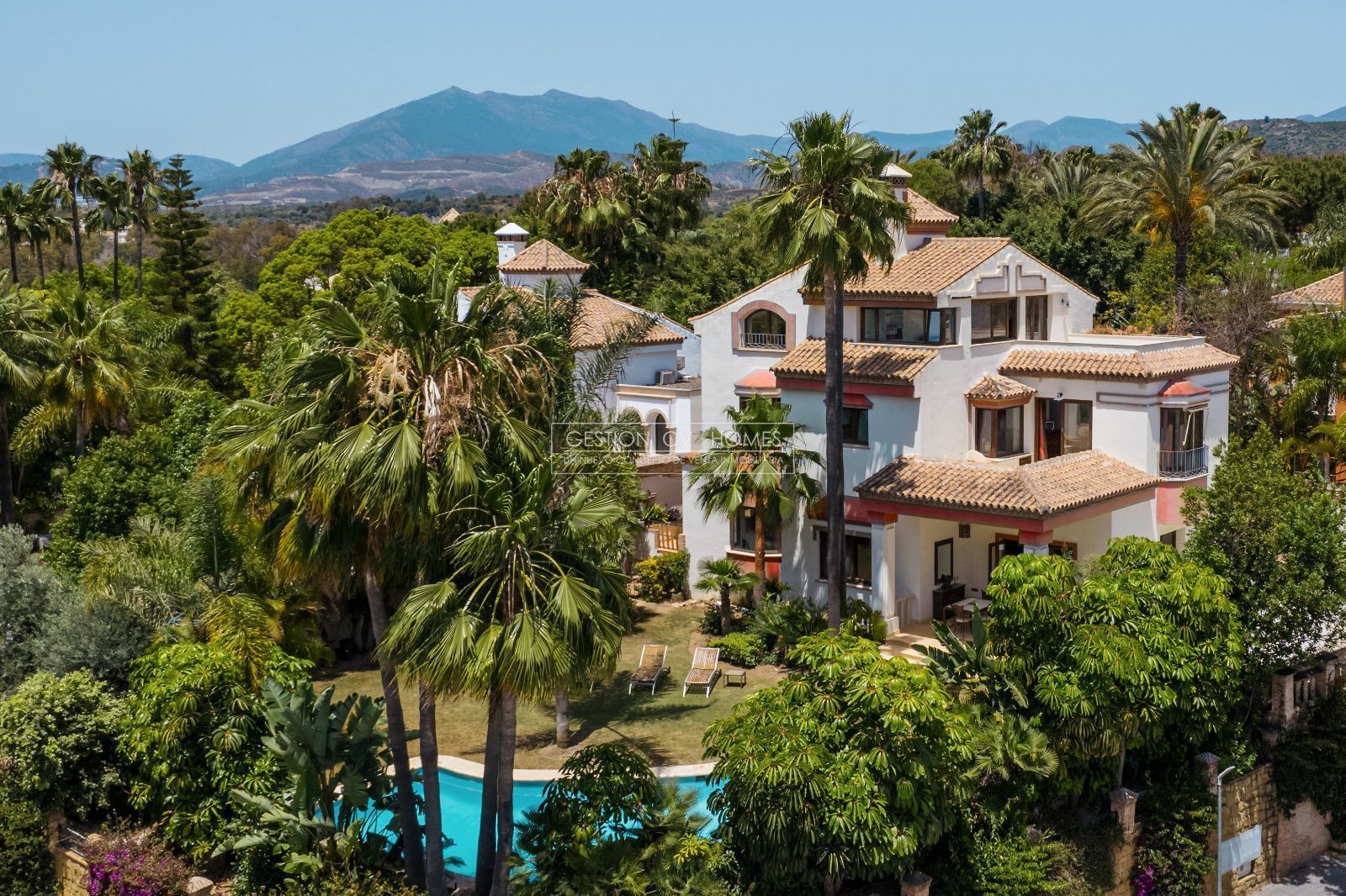 Villa in Marbella, Marbella Golden Mile, for sale