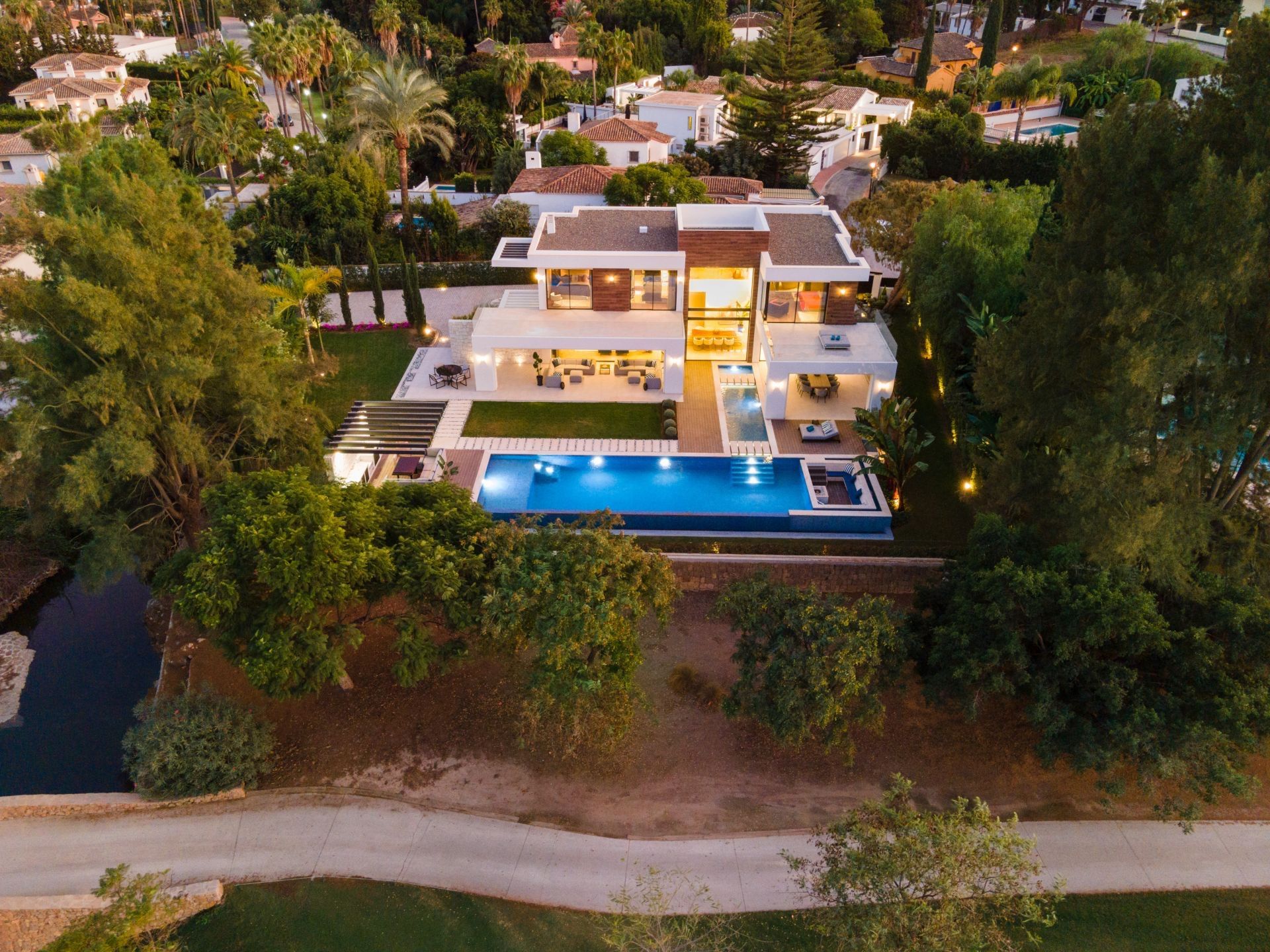 Luxury Villa in Nueva Andalucia, for sale