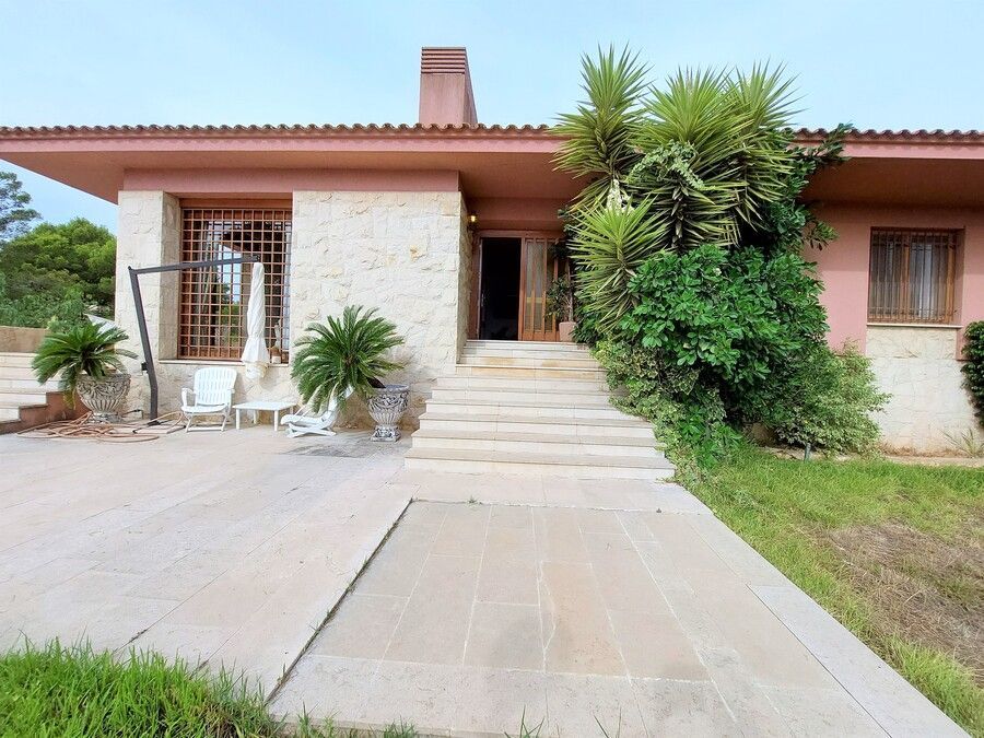 Villa in La Nucía, for sale