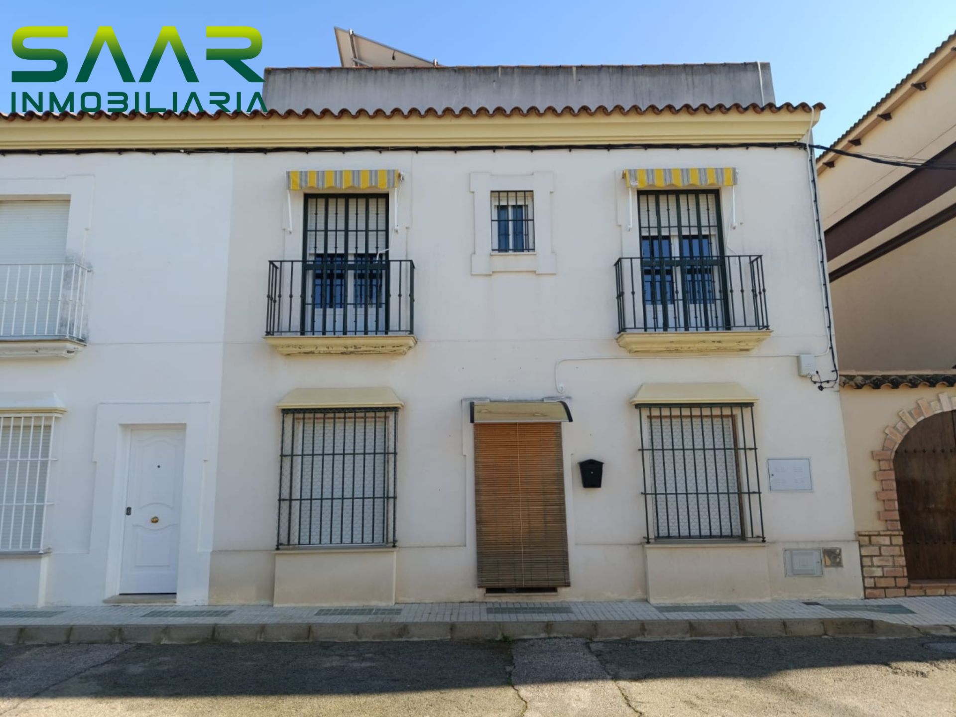 Casa adosada en Alcalá del Río, venta