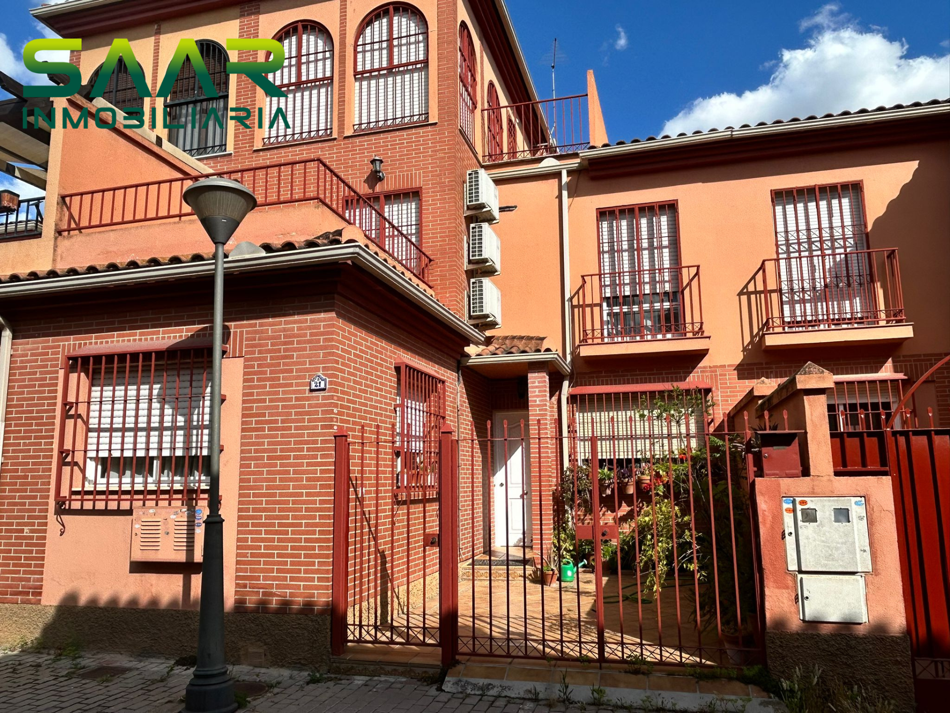 Casa adosada en Granada, venta