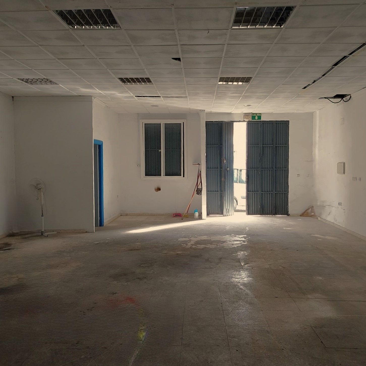 Garage in Carmona, for sale