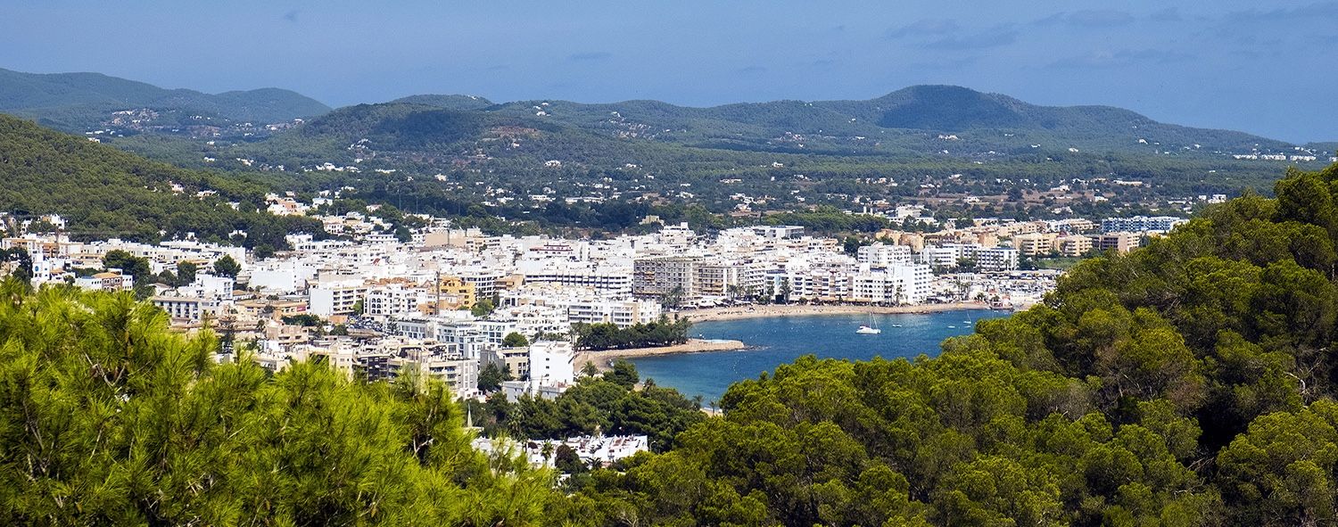 Santa Eulalia de Ibiza: Un Refugio Tranquilo en la Costa Este