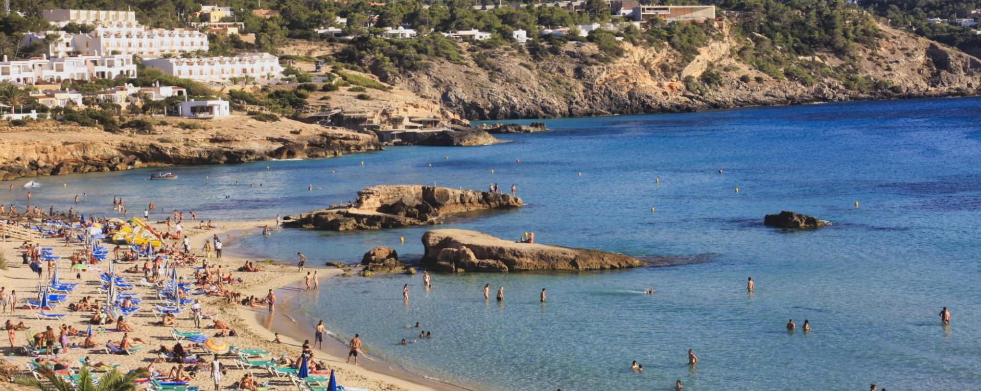 Cala Tarida: la playa clásica e infalible