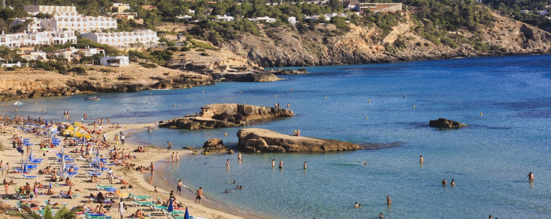 Cala Tarida: la playa clásica e infalible