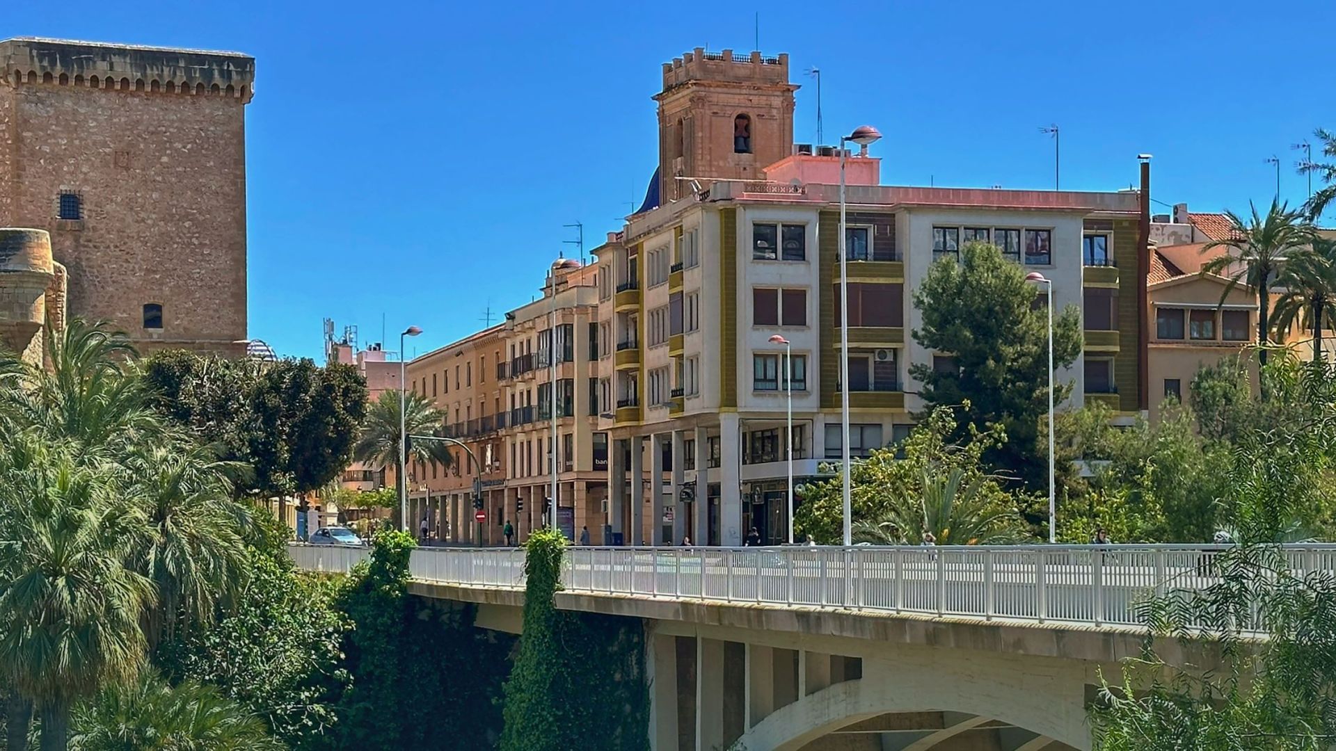 Elche: Een Ideale Plaats om te Wonen en te Groeien