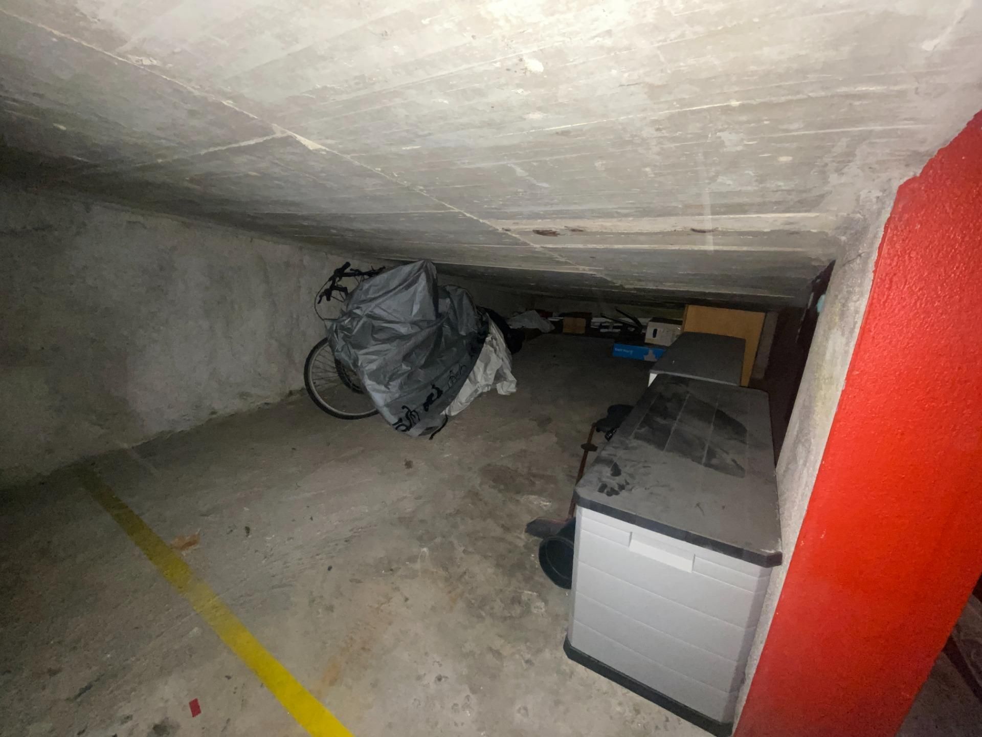 garaje--parking en sant-feliu-de-llobregat · la-falguera 24000€