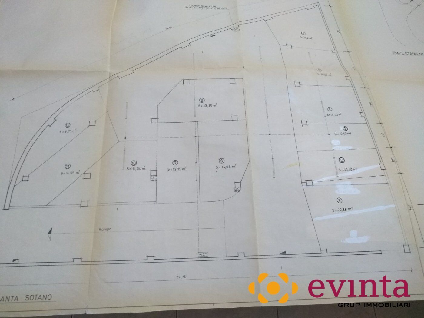 garaje--parking en vallirana ·  85000€