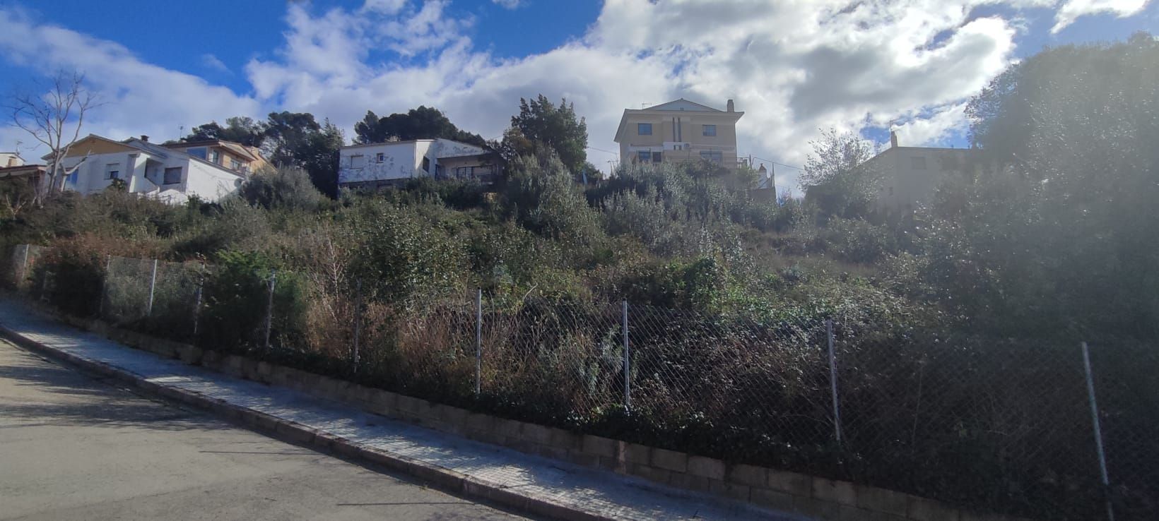 parcela en vallirana · can-batlle 216000€