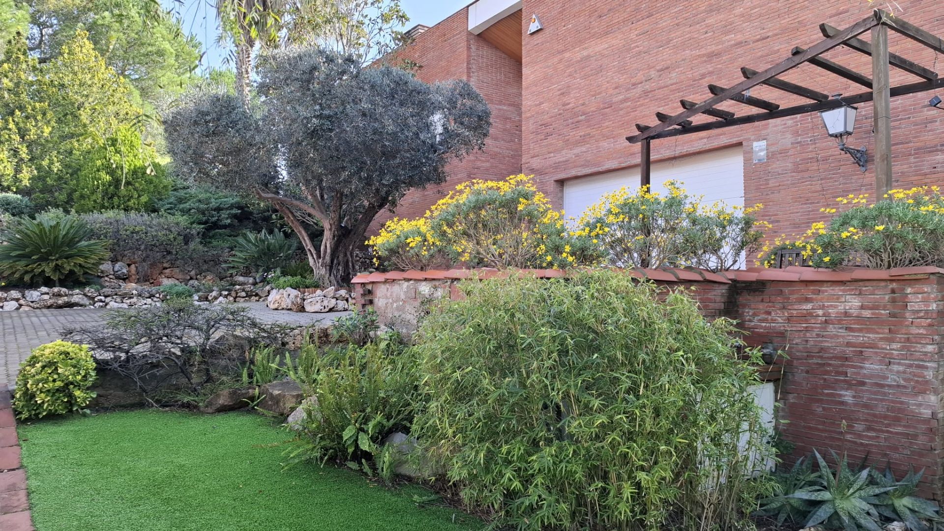 casas--chalets en vallirana ·  850000€