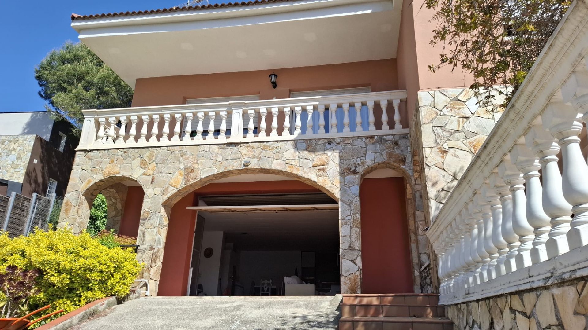 casas--chalets en vallirana ·  520000€