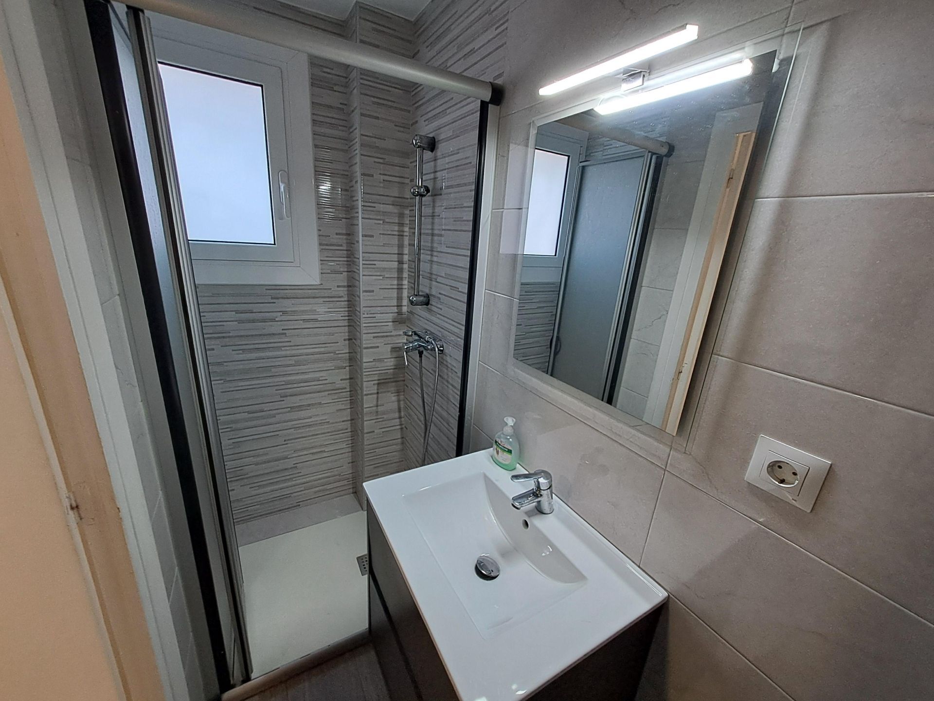 piso en vallirana ·  968€
