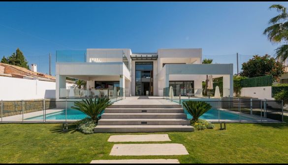 Luxury Villa in Guadalmina, for sale