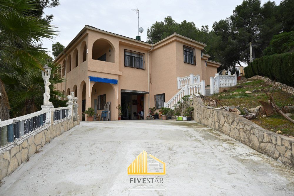 Villa in Monserrat, for sale
