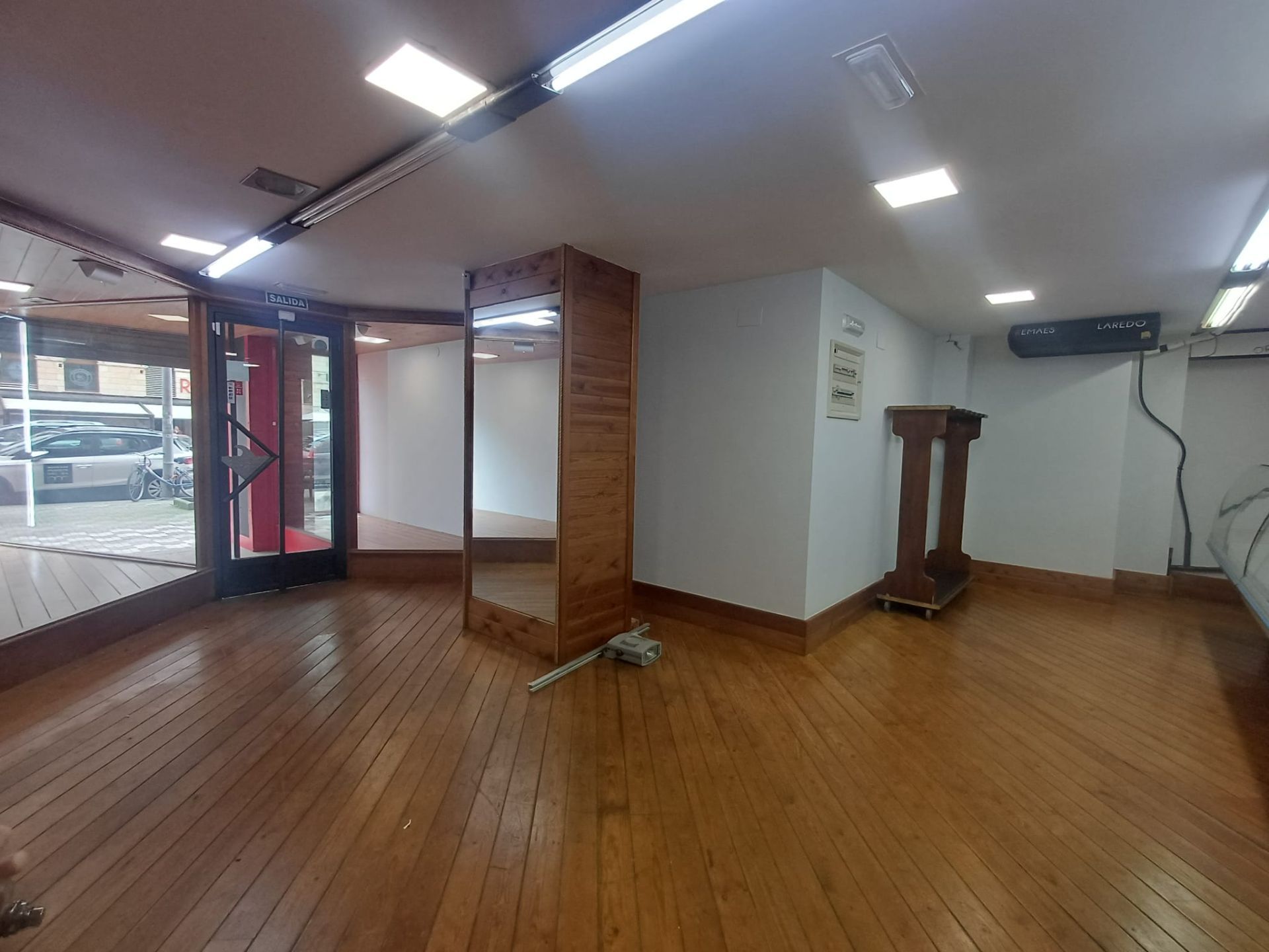 Local comercial en Laredo, alquiler