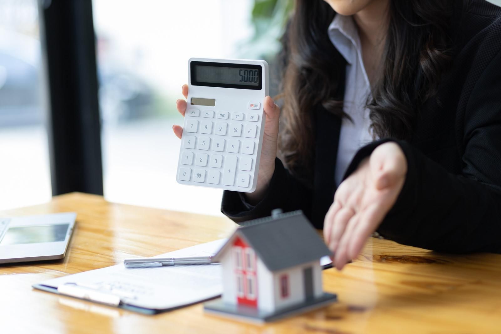 WHO PAYS THE COSTS OF BUYING AND SELLING A HOME?