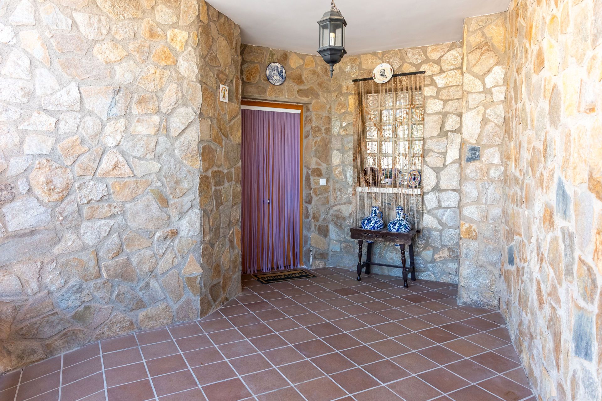 Villa i Hernán-Valle, salg