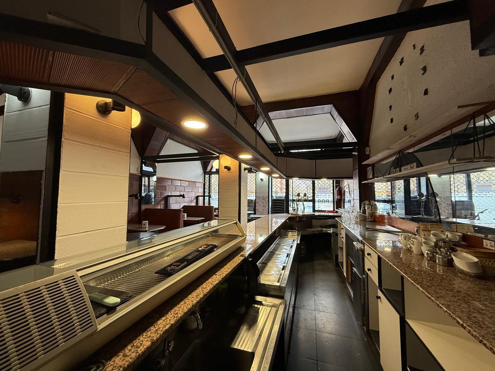 Local comercial en Vitoria, EL PILAR, venta