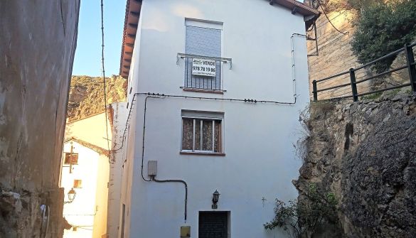 Casa de pueblo en Libros, Comarca Teruel, venta