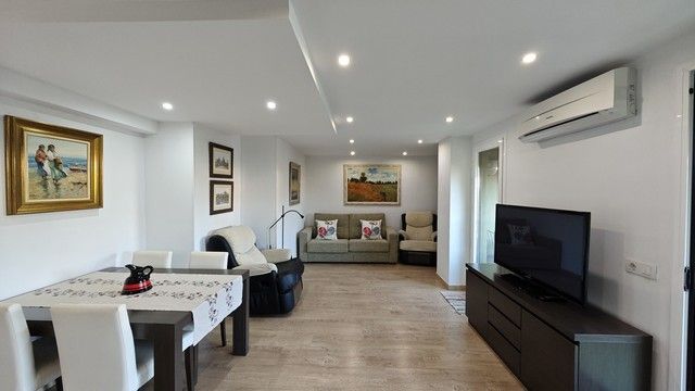 Apartamento reformado en primera línea de mar con vistas a la montaña en Playa de Aro