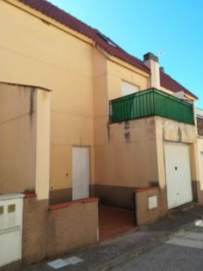 Дом из ряда жилого комплекса в Pioz, продажа