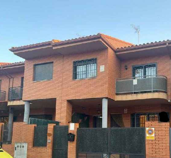 Дом из ряда жилого комплекса в Seseña, продажа