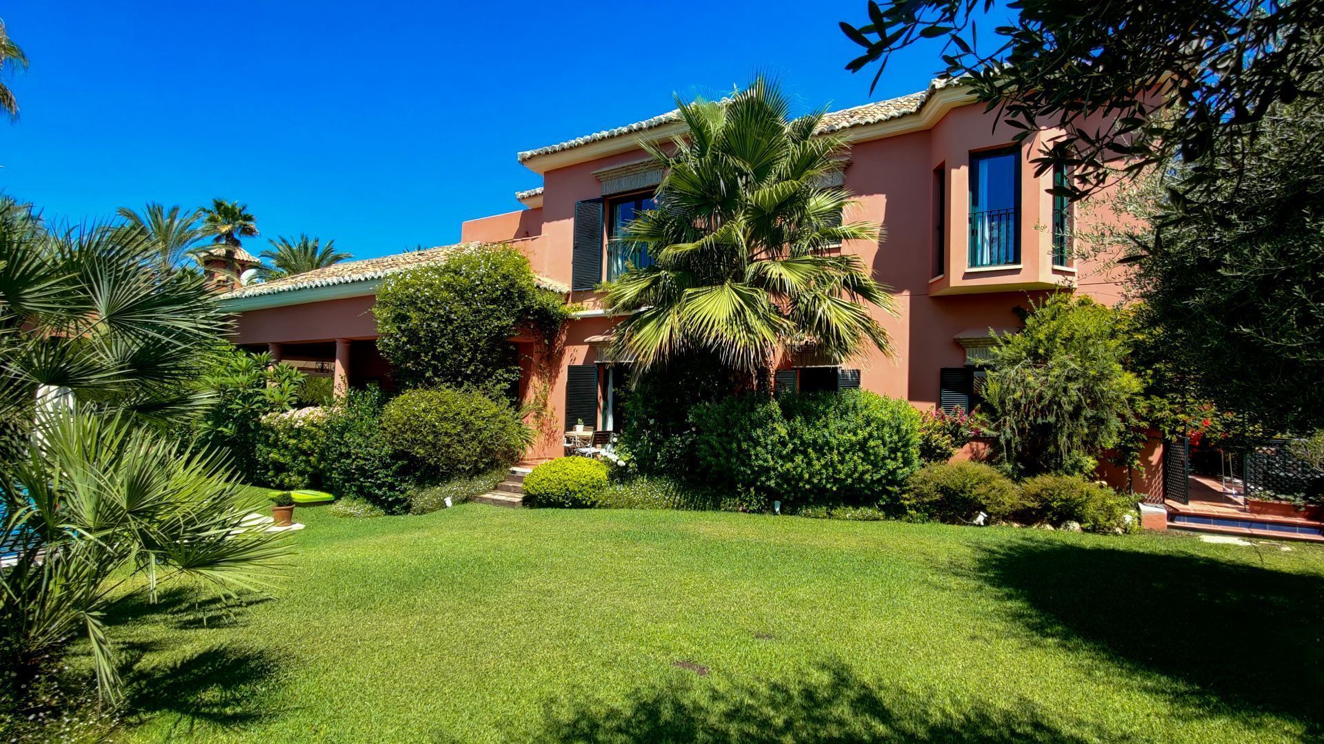 Luxury Villa in Marbella, Altos de Puente Romano, for rent