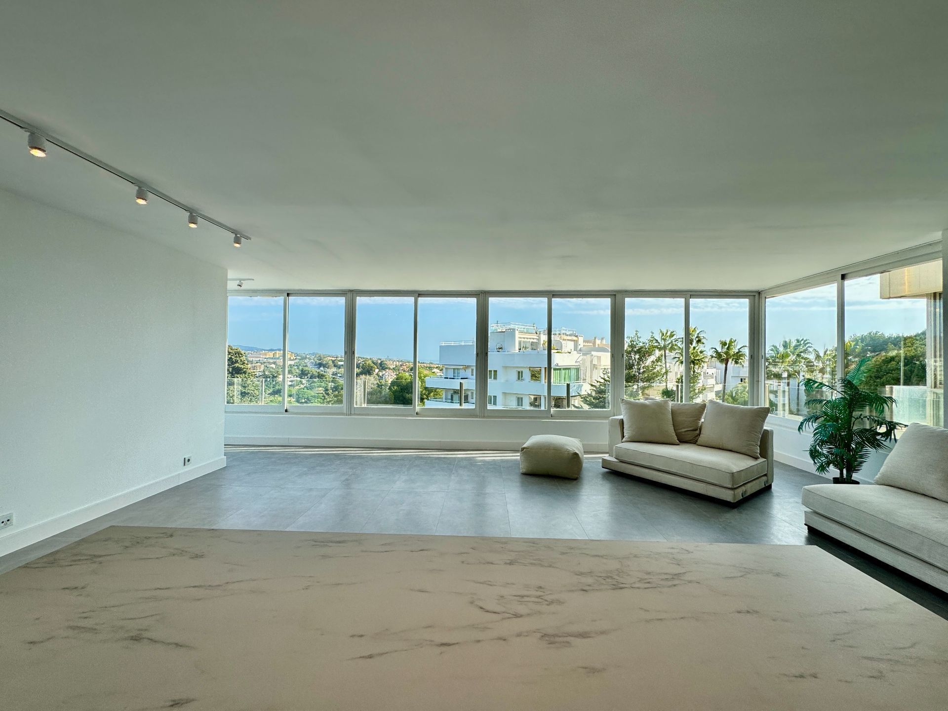 Apartment in Marbella, R&amp;iacute;o Real, for sale