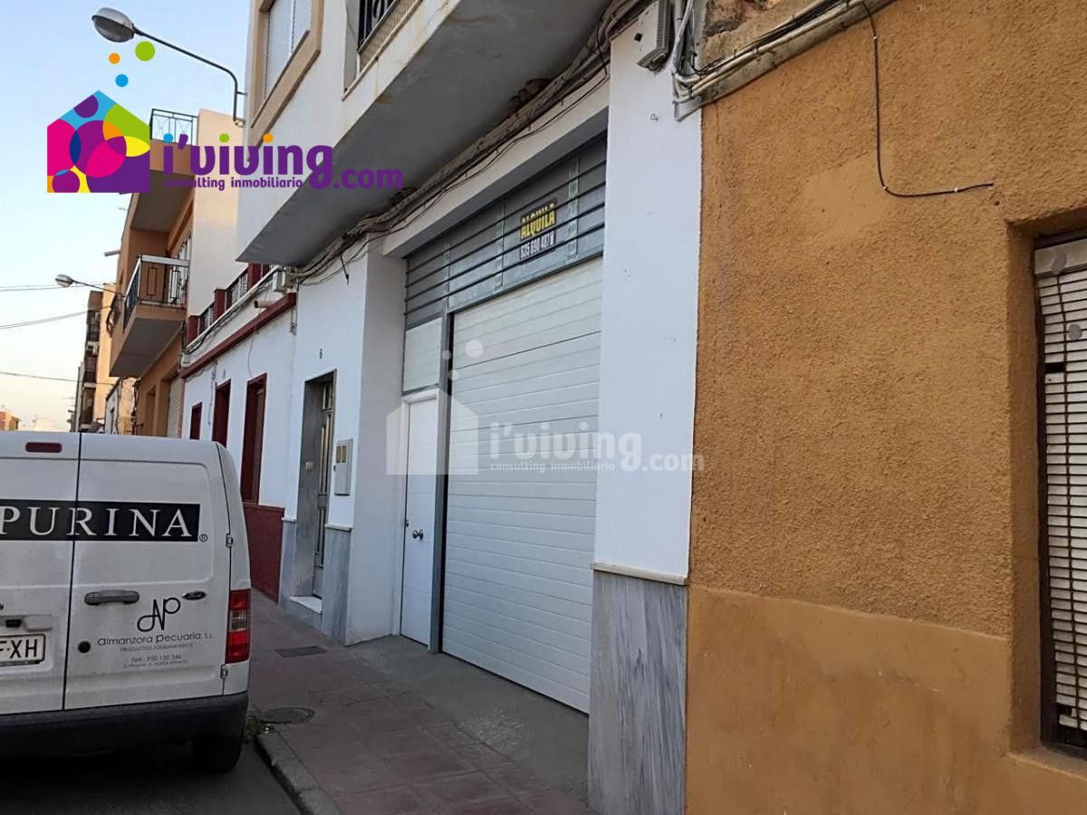 Local comercial en alquiler en Albox zona La Loma