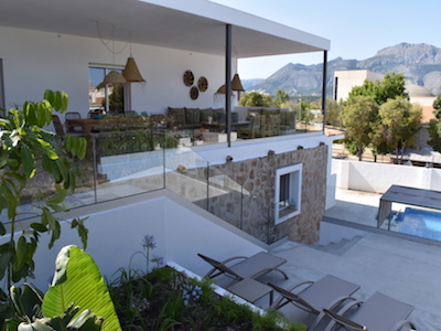 Si estas interesado en visitar y explorar la zona, te presentamos nuestra villa de alquiler turistico en Altea.